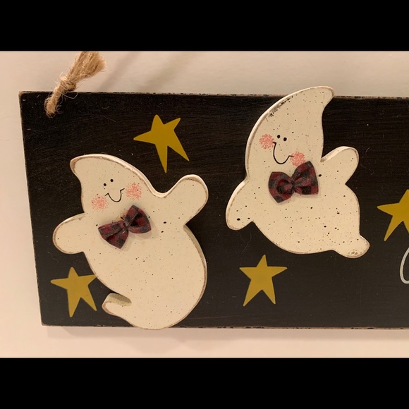 NWT HALLOWEEN GHOST HANGING SIGN. - Picture 3 of 9